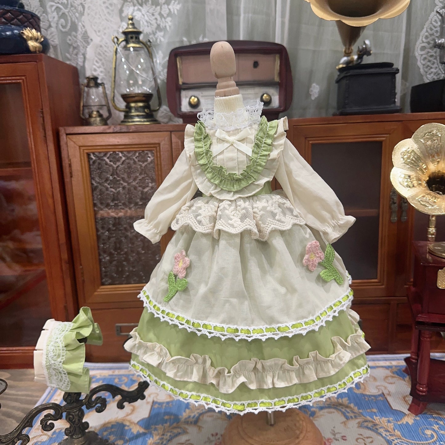 Green and Flower Six-point Dress