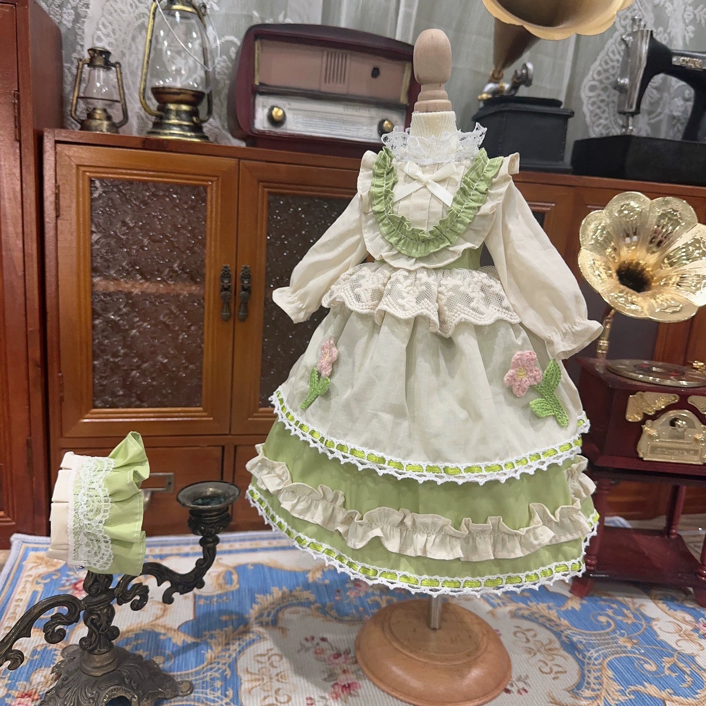 Green and Flower Six-point Dress