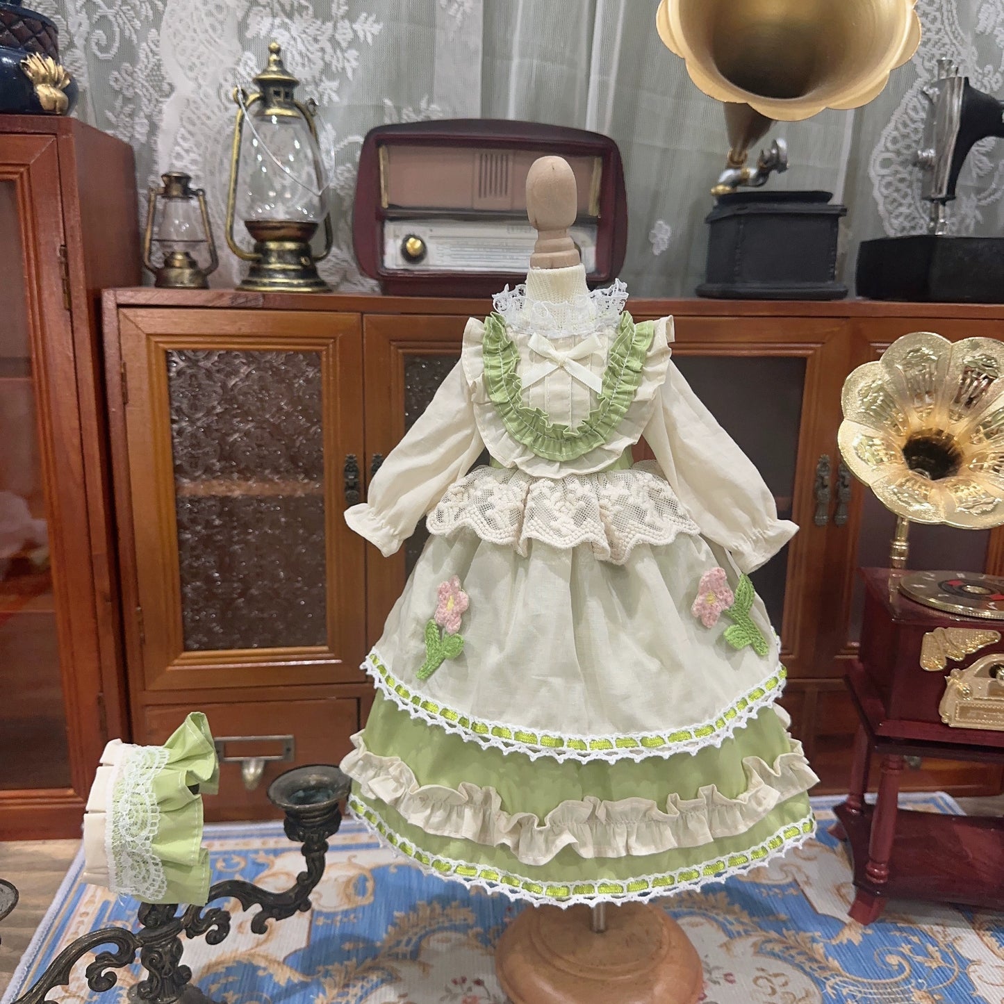 Green and Flower Six-point Dress